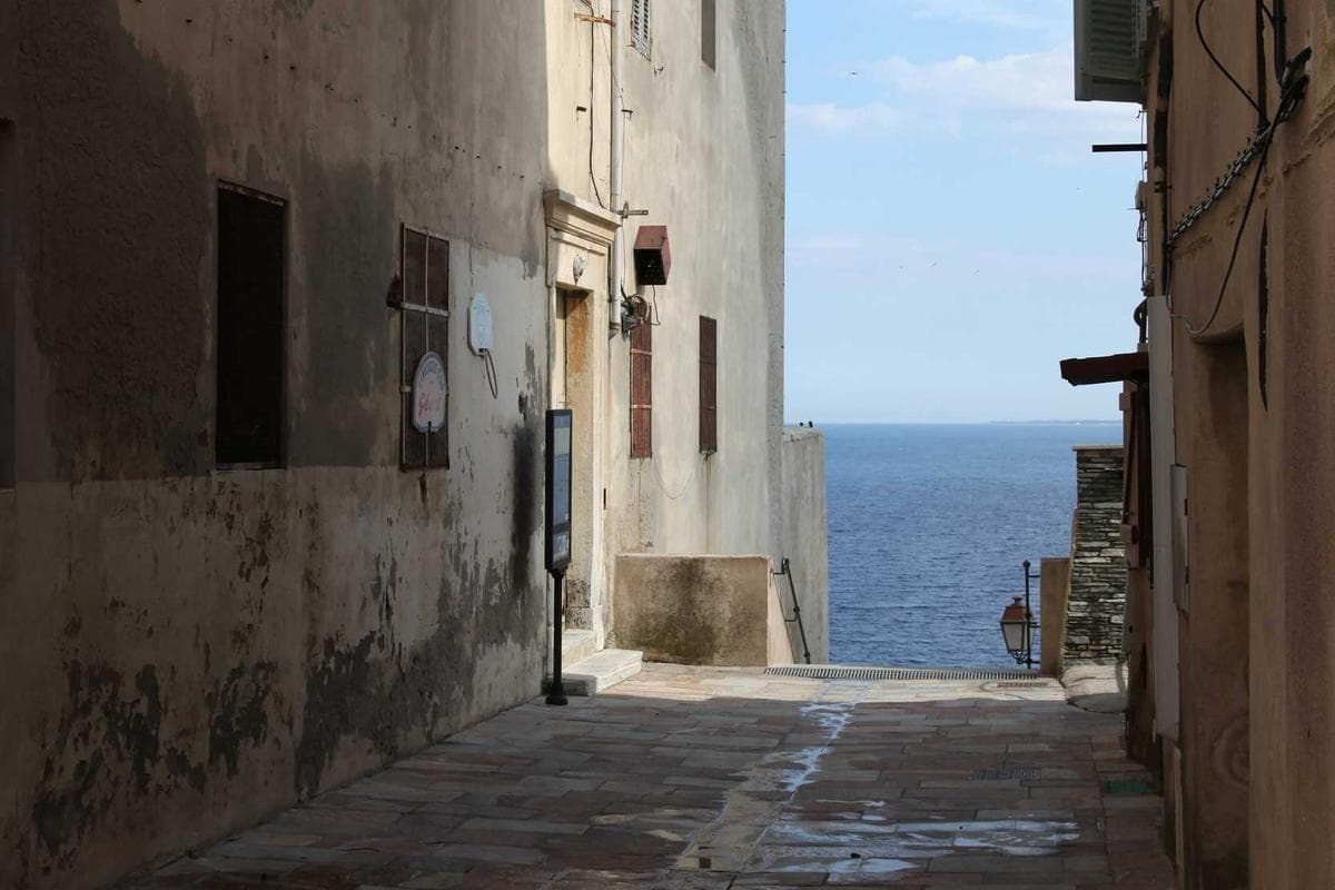 Hydration and Heat: What Summer Trips Actually Require