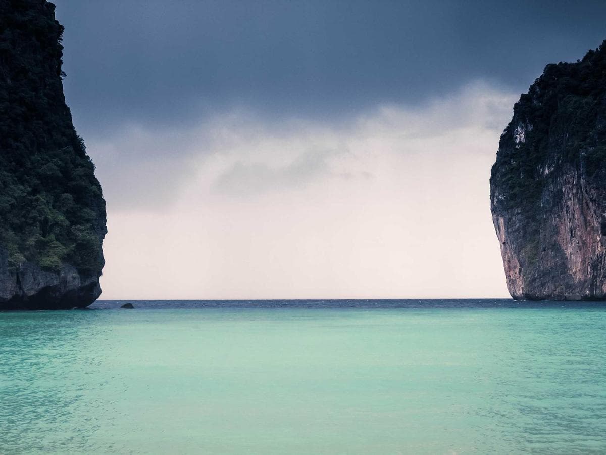 Turquoise water of Tuzkan Lake at midday